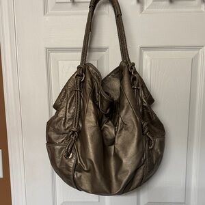 👜.  Elie Tahari Elegant Gray Leather Handbag